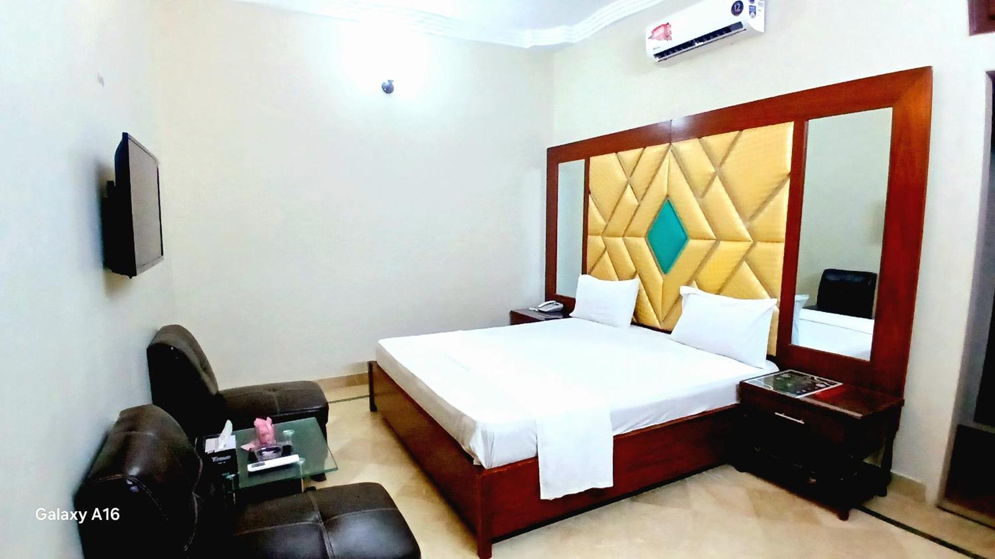 Subhan Palace Guest House كراتشي الغرفة الصورة